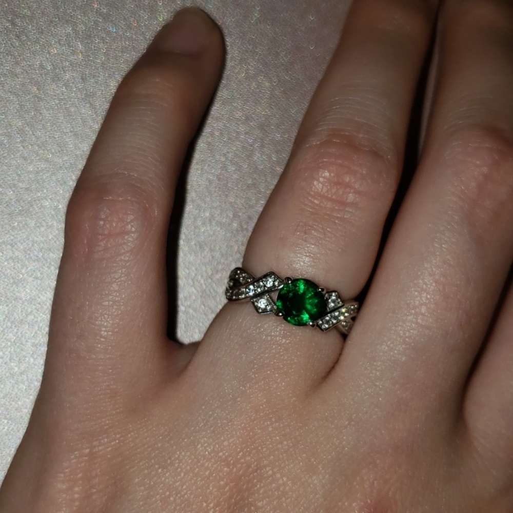 Lab created emerald ring - Picture 3 of 3